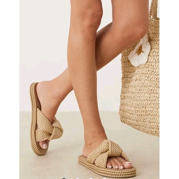 ASOS DESIGN Josie Chunky Knot Jelly Mule Sandals Gold US 7‎ Trendy Coastal - Picture 9 of 9